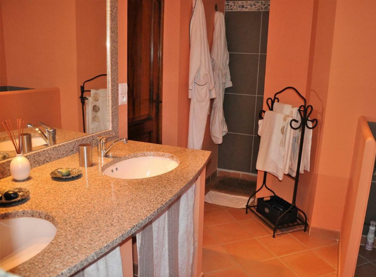 Bed and Breakfast Mas des oliviers à Saint-Marc-Jaumegarde Extérieur photo